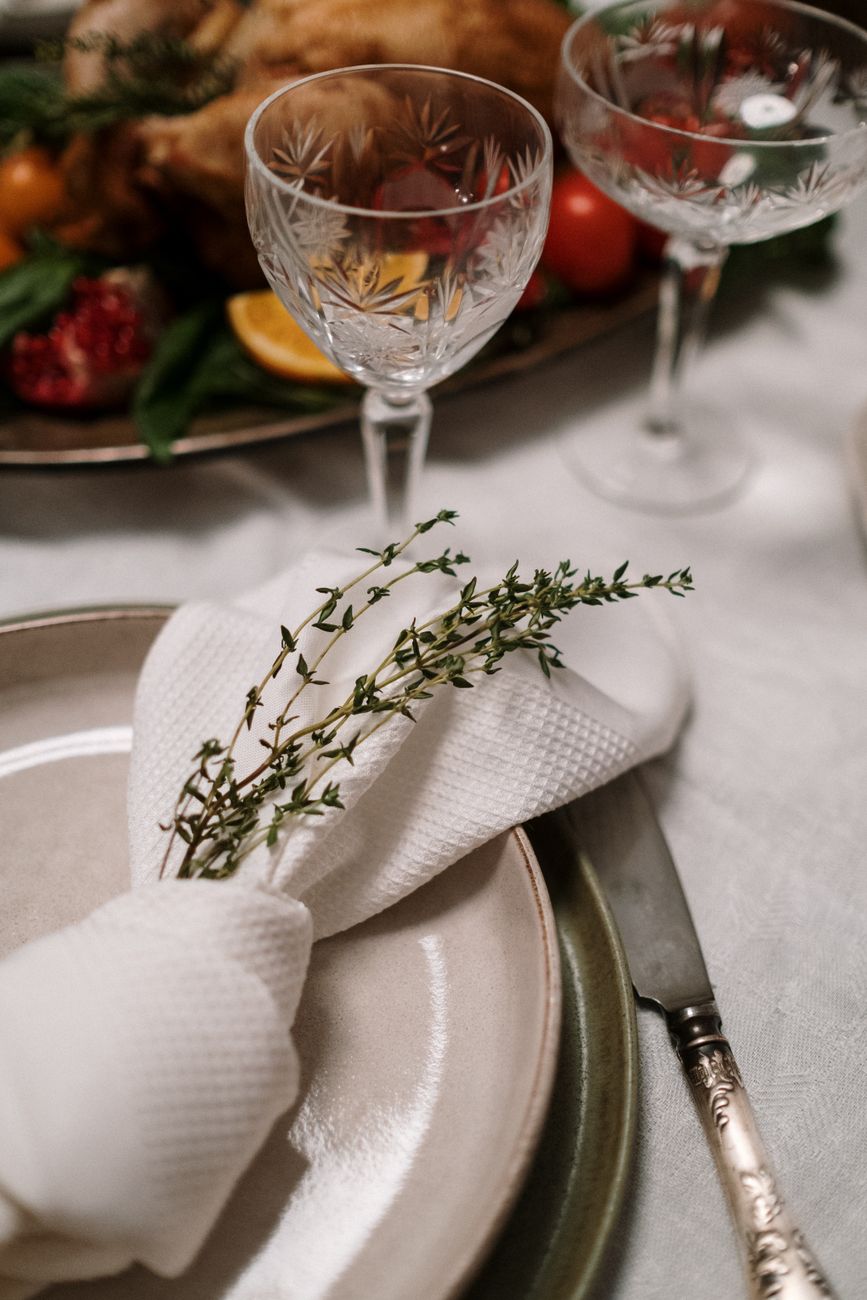 The Geometry of Welcome: Rules for an Impeccable Table Setting